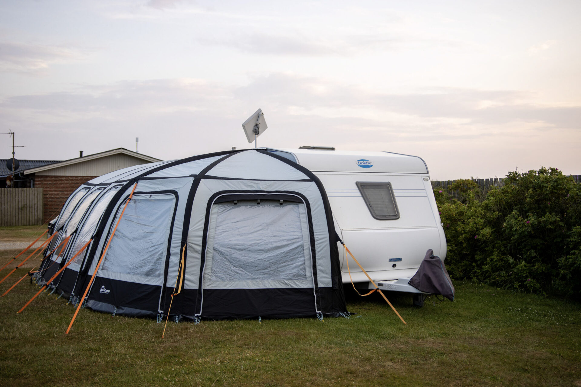 gerätezelt camping Gerätezelt wetterfest mit aufrollbarer Tür main image 0